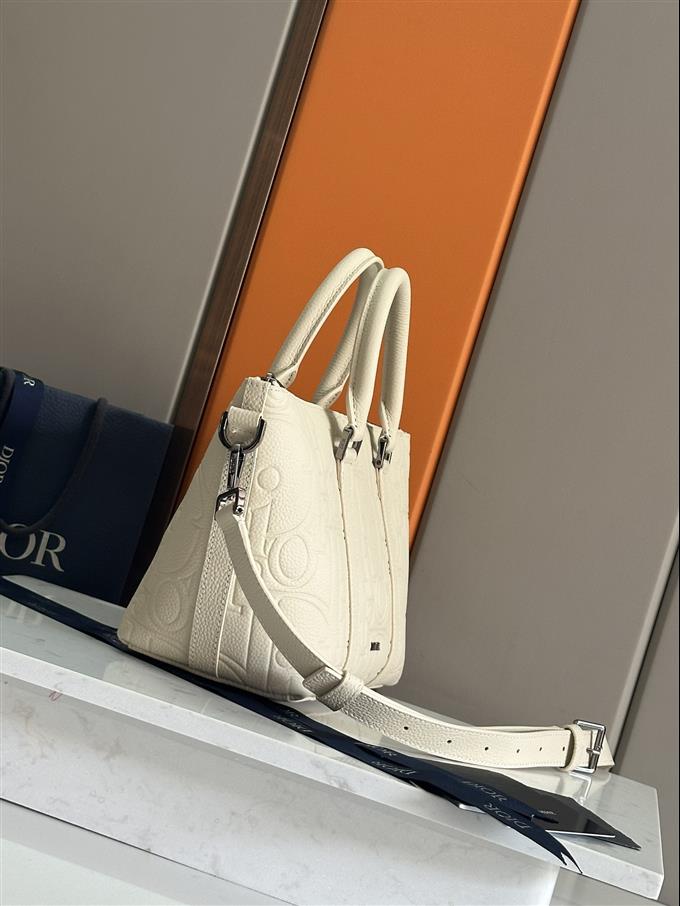 2025228Y 600P203146320